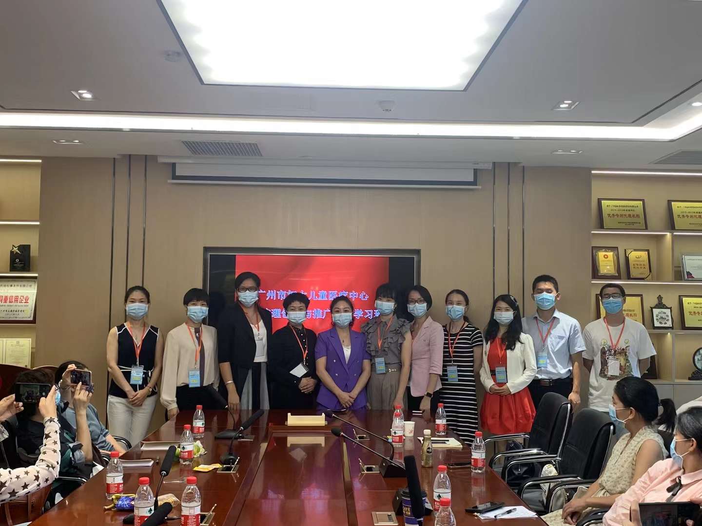 陈仁英应广州妇儿中心龚护长之邀，为爱创新的护士们一起探讨护理创新专利转化之路