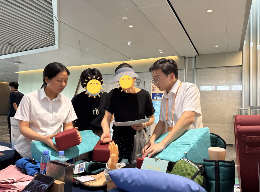 第三屆護(hù)博會(huì)回顧丨蒙泰展位成“創(chuàng)新門(mén)診”，專(zhuān)治護(hù)士專(zhuān)利“轉(zhuǎn)化難”！ 讓創(chuàng)新不再束之高閣，讓臨床痛點(diǎn)找到解法。