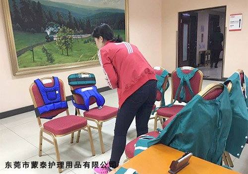 轮椅安全带亮相北京精神科护理质量患者安全维护研讨班