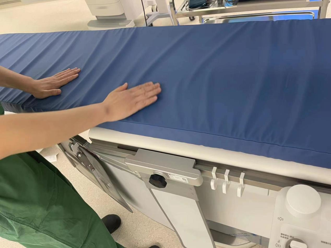 蒙泰定制丨三天交付，3.19m超长DSA血管造影手术室专用静态防压疮床垫