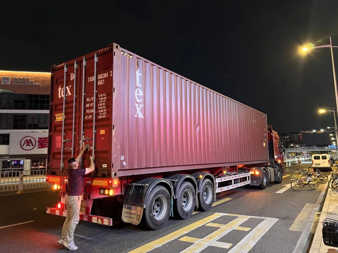 深夜发车！三大货柜“翻身枕”提前10天奔赴沙特，蒙泰实力再获国际认可！